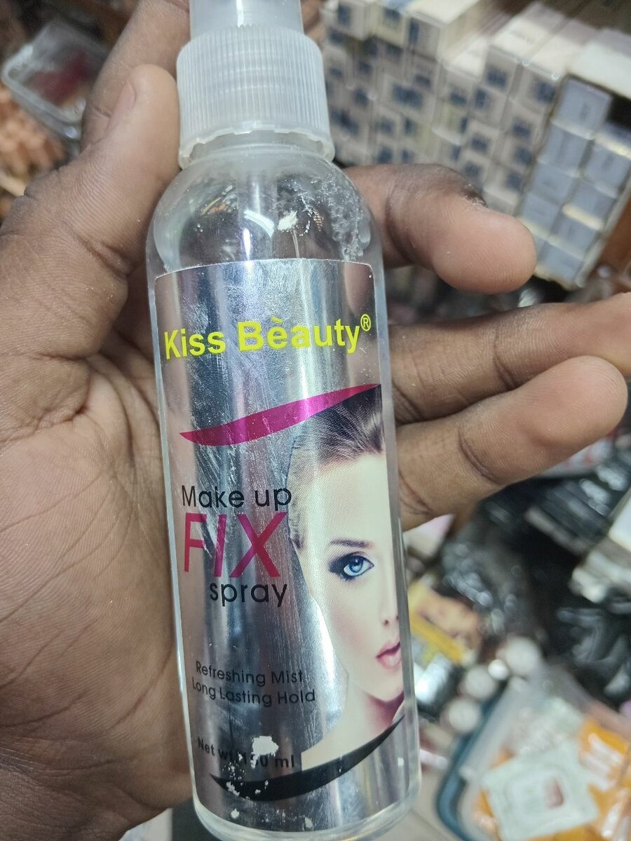 Spray fixateur maquillage Kiss Beauty