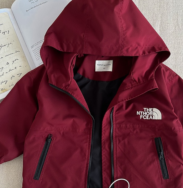 Стильная куртка весна