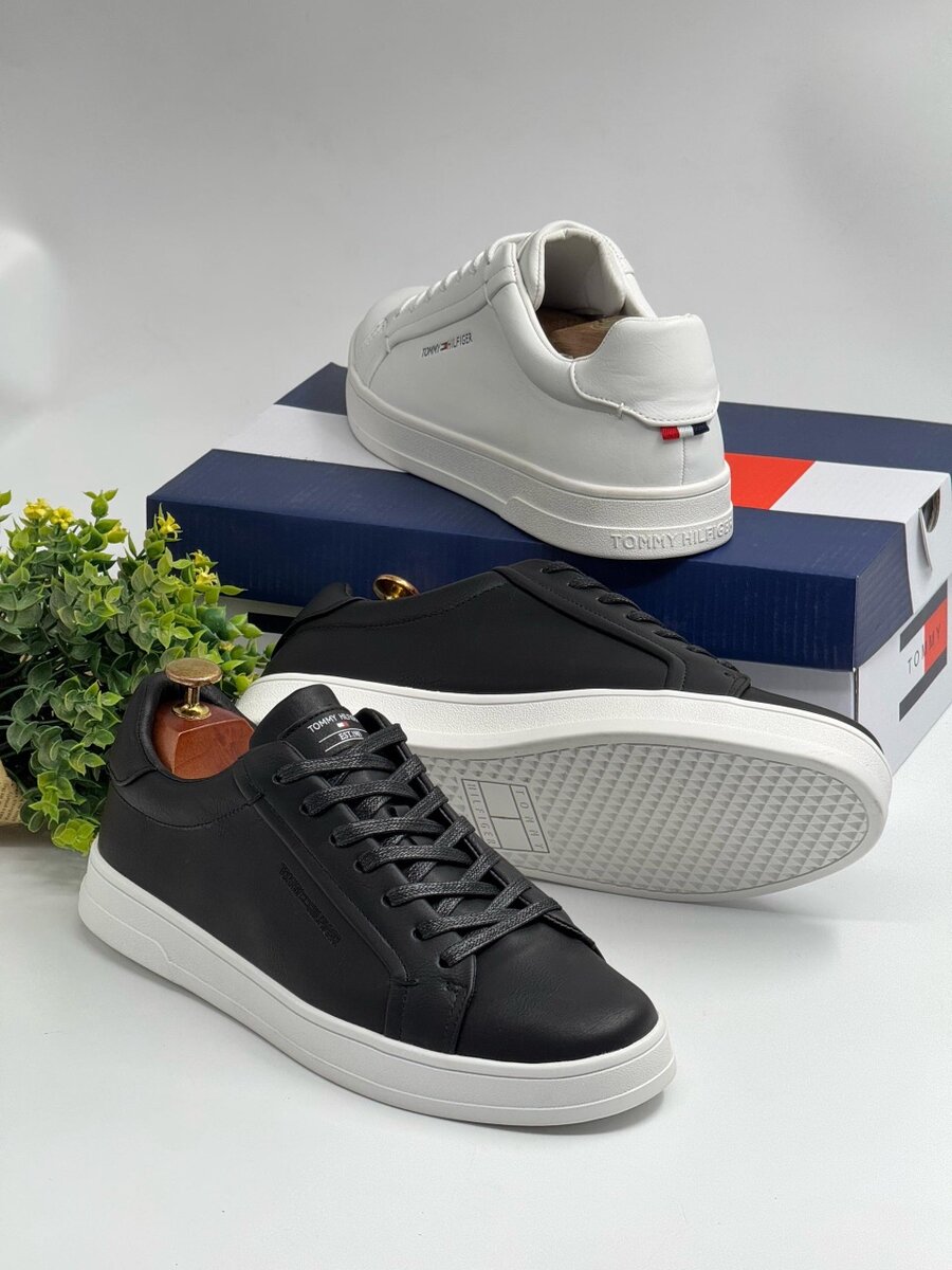 TOMMY HILFIGER BLACK AND WHITE