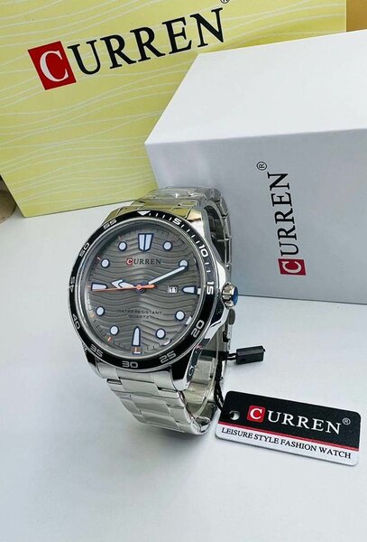 Montre de luxe disponible ici