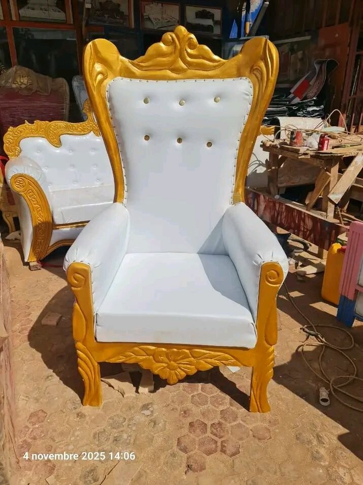 Canapé et fauteuils royaux