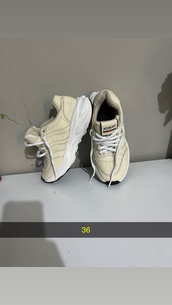 Baskets blanches modernes