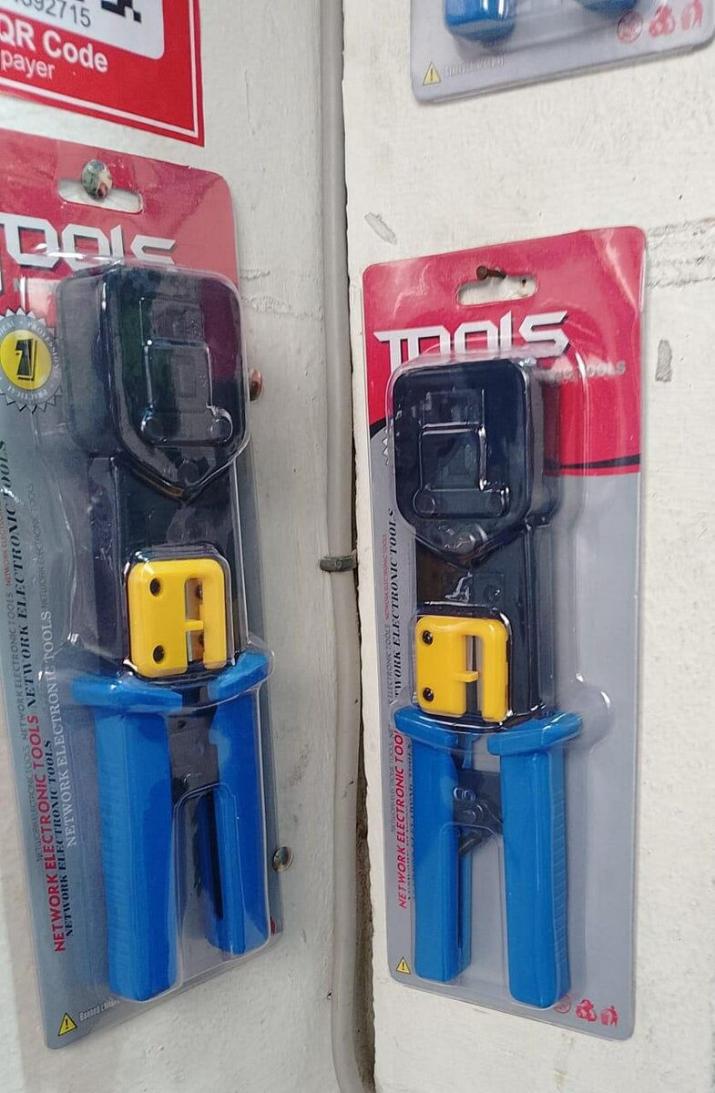 Pince à Sertir pour Réseaux RJ45