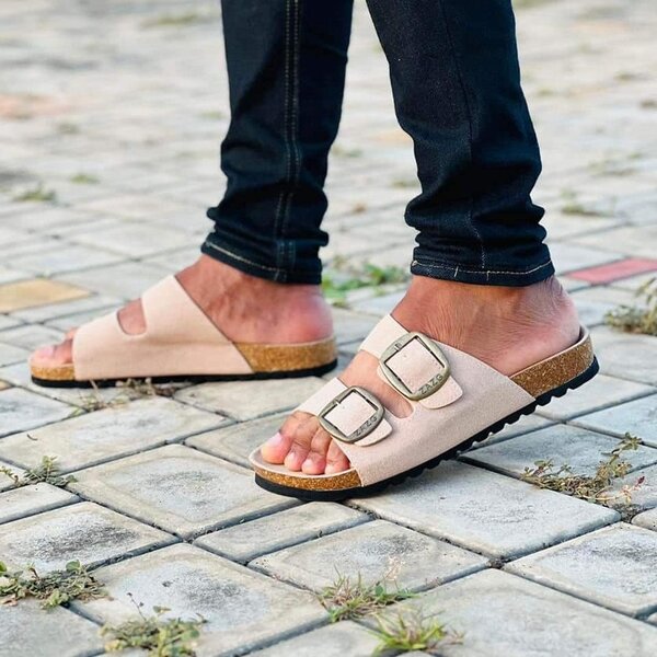 Pantoufles antidérapantes d'été pour hommes et femmes avec double boucle.