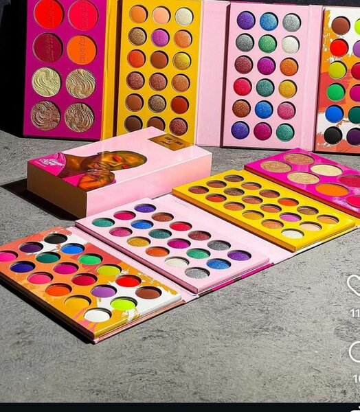 Vibrant Eyeshadow Palette Set