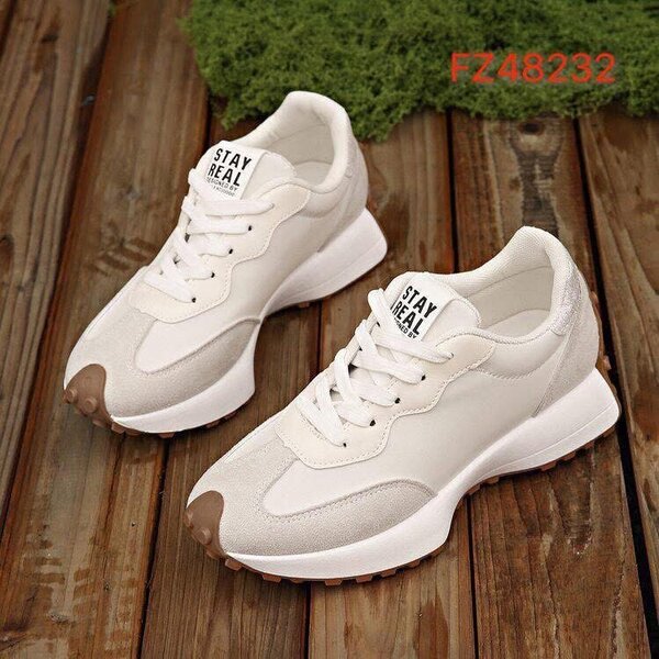 Baskets tendance "Stay Real"