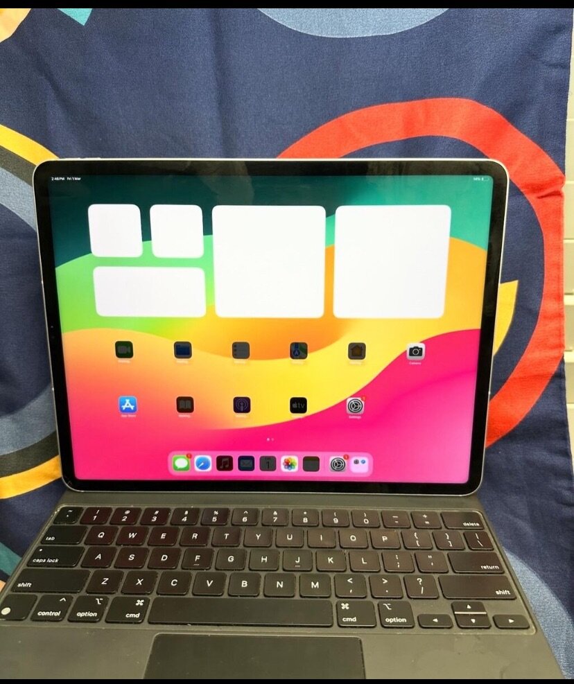 FAIRLY USED IPAD PRO 11INCHES M2 128GB WIFI CELL