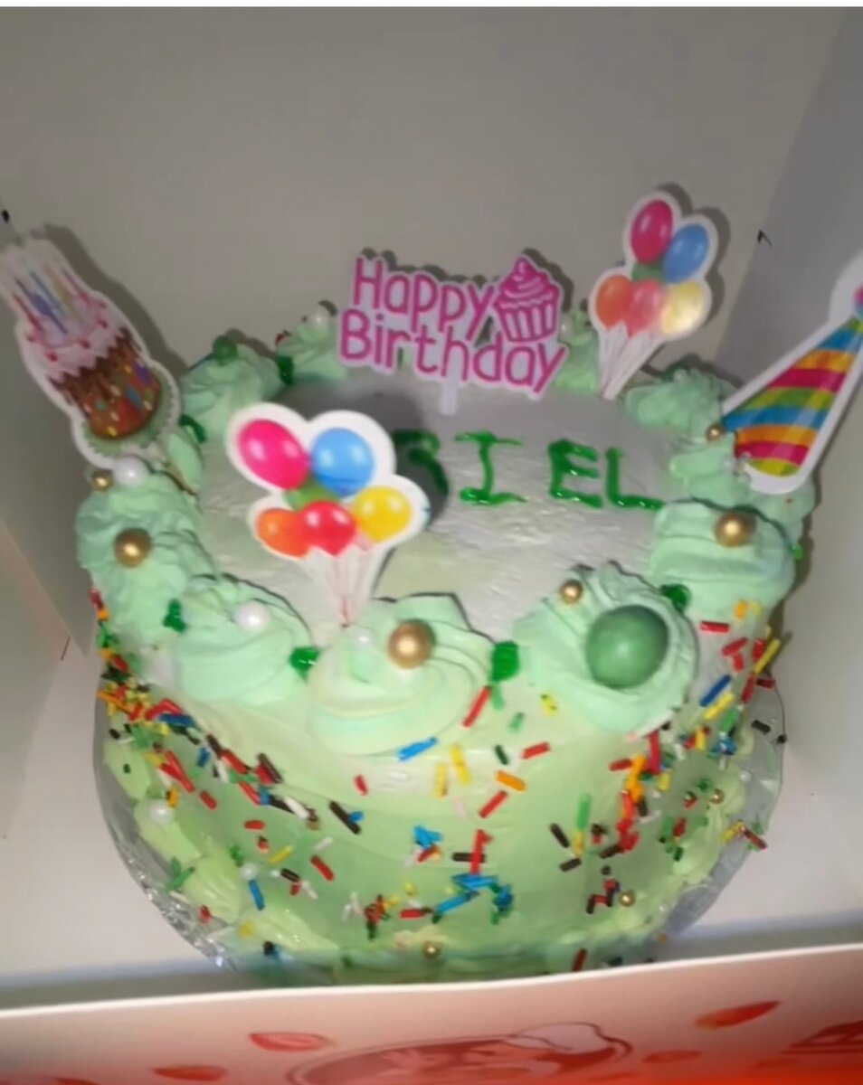 Gâteau d'anniversaire décoré