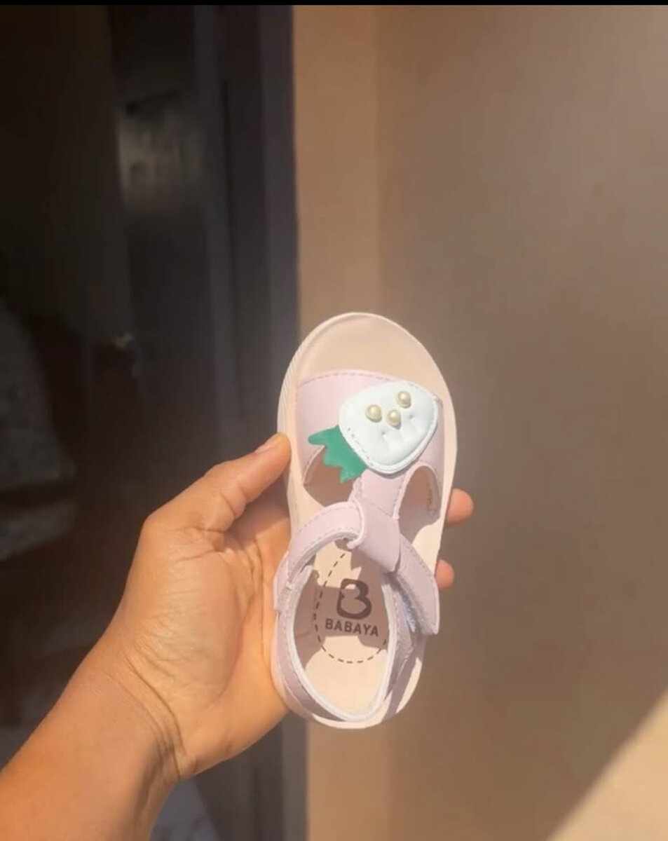 Sandales enfant décoratives