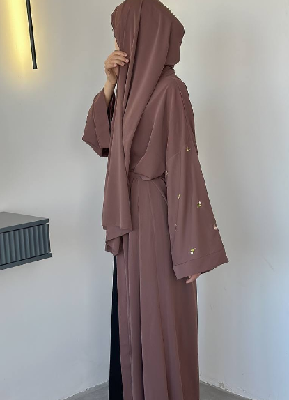 В наличии легкая абая - 💐🌺 на весенние и летние дни