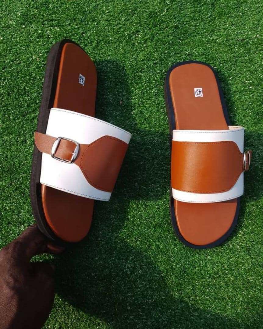 Sandales en cuir marron chic