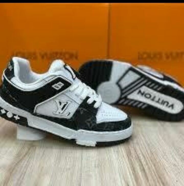 Sneakers  Louis Vuitton Lv