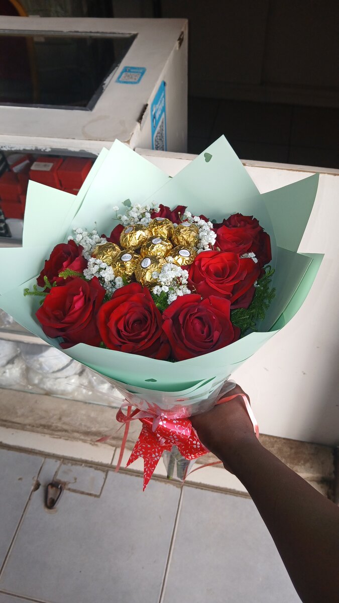 Bouquet roses et chocolats