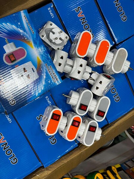 Adaptateur électrique universel