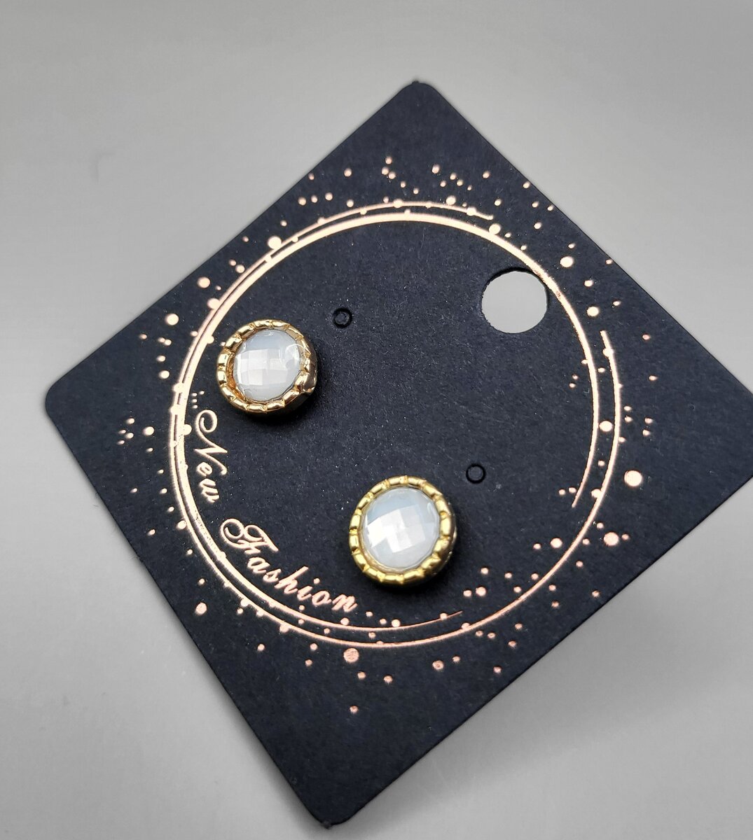 GOLDEN BASE STUD