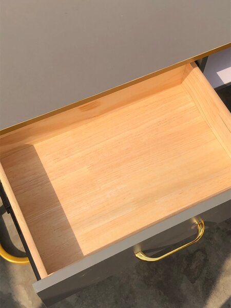 Bureau moderne gris et jaune