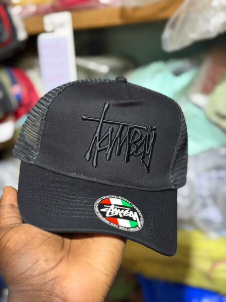 Casquette noire élégante