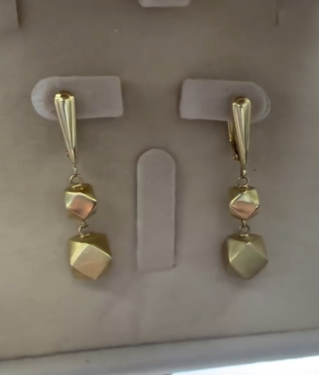 Шикарные серьги из желтого золота