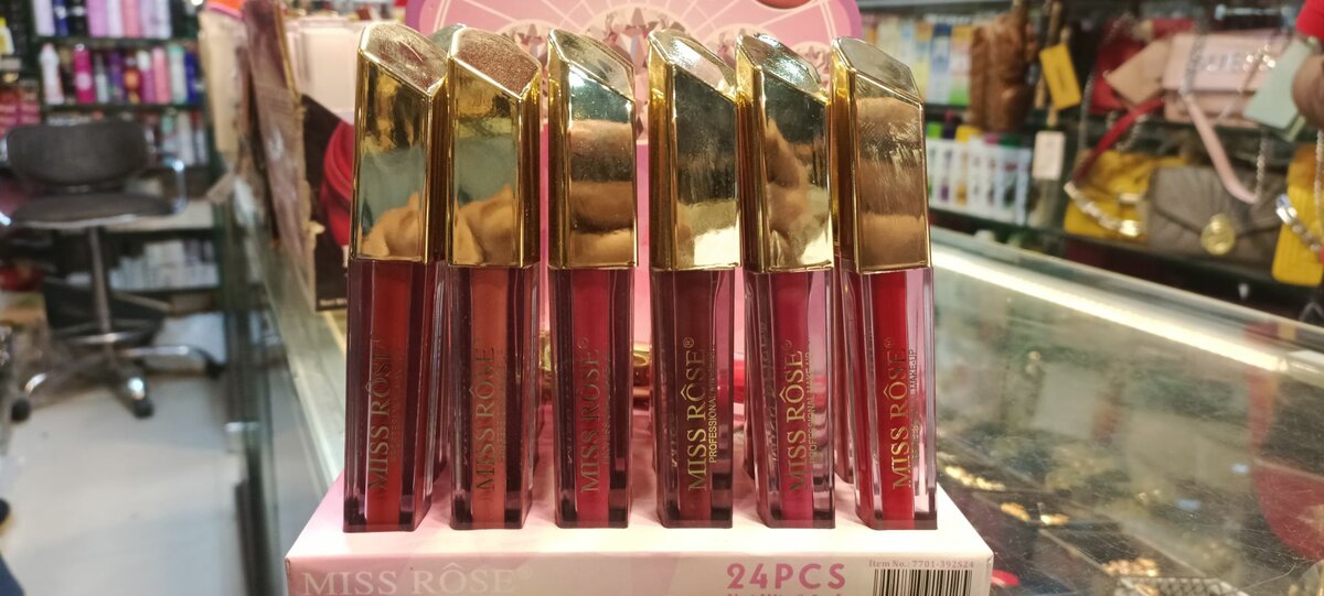 Miss rose matt lop gloss.