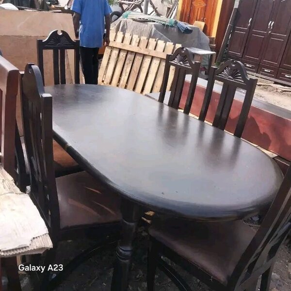 Table à manger en bois