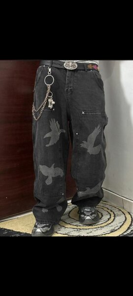 Pantalon cargo noir motif corbeaux