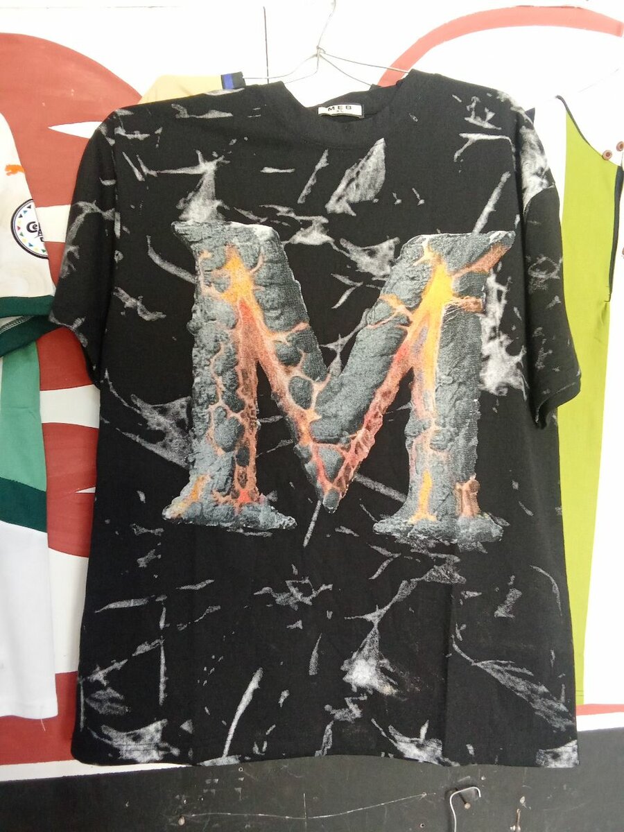 T-shirt noir graphique M