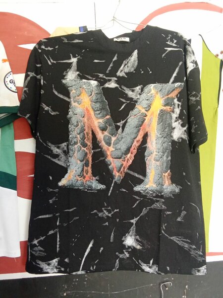 T-shirt noir graphique M