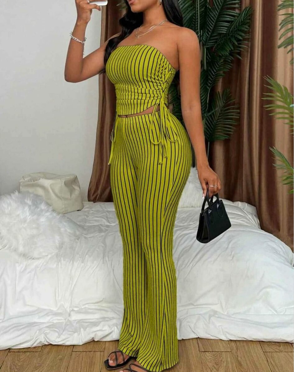 Combinaison élégante rayée