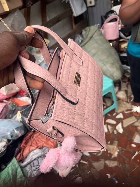 Sac à main en cuir rose