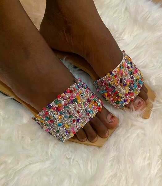 Sandales en perles colorées