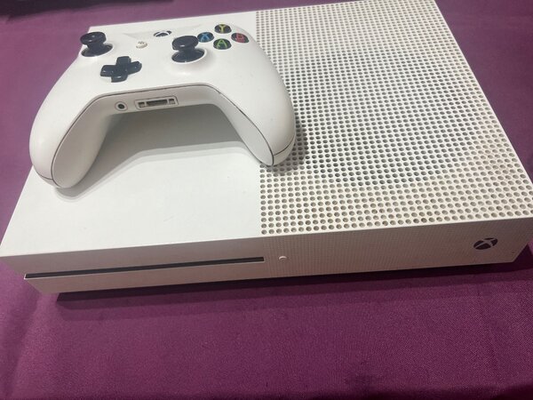 Xbox One S Console Quasi Neuve