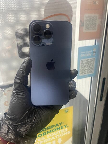 iPhone 15 pros max 256 go