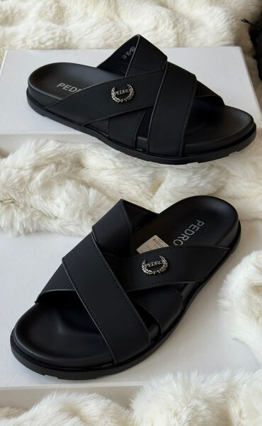 Sandales en cuir noir élégantes