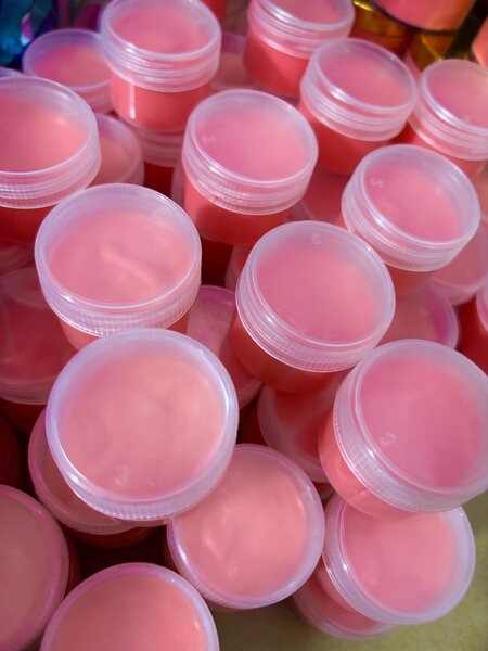 Produit de lèvres rose