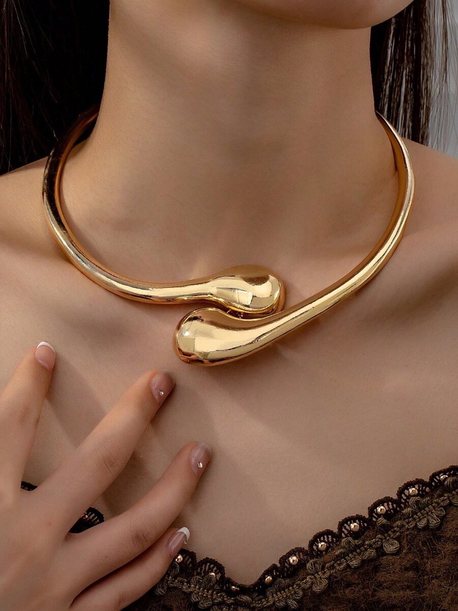 Collier doré moderne