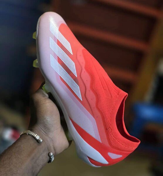 Chaussures de football rouges