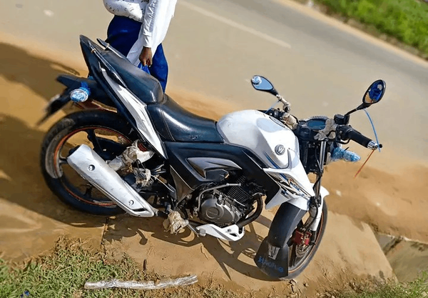 Moto de route sportive