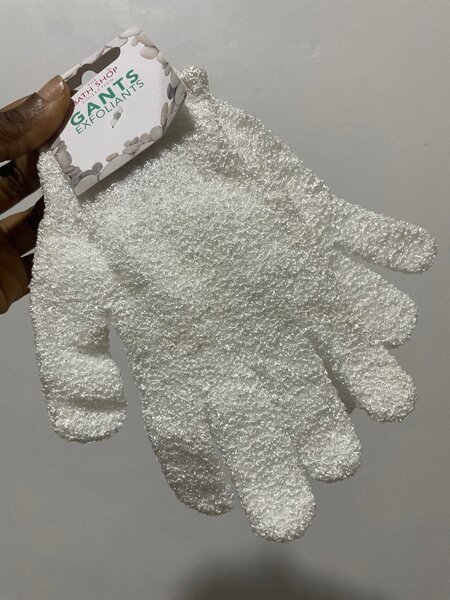 Exfoliating gloves