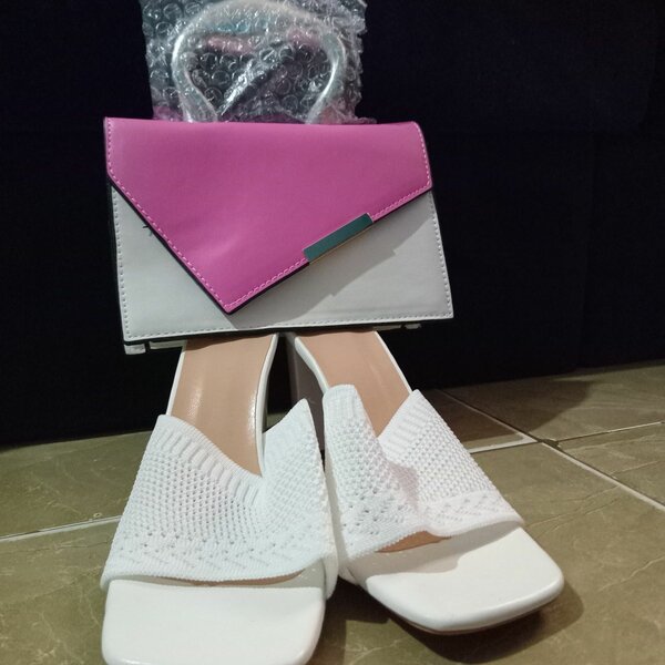 Sandales tricotées et sac