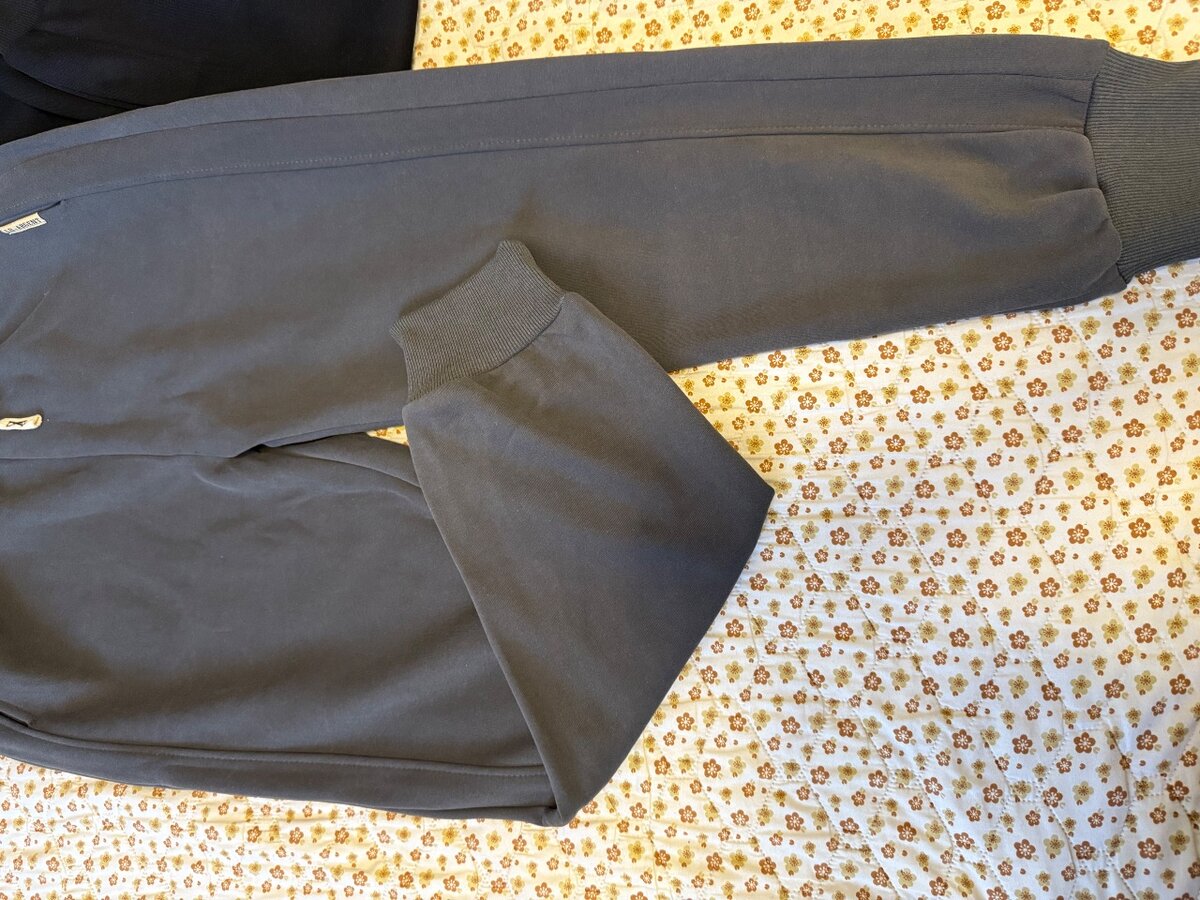 Спортивные штаны на манжете