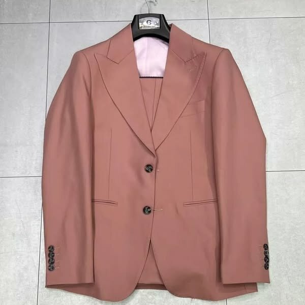 Men's suit pink