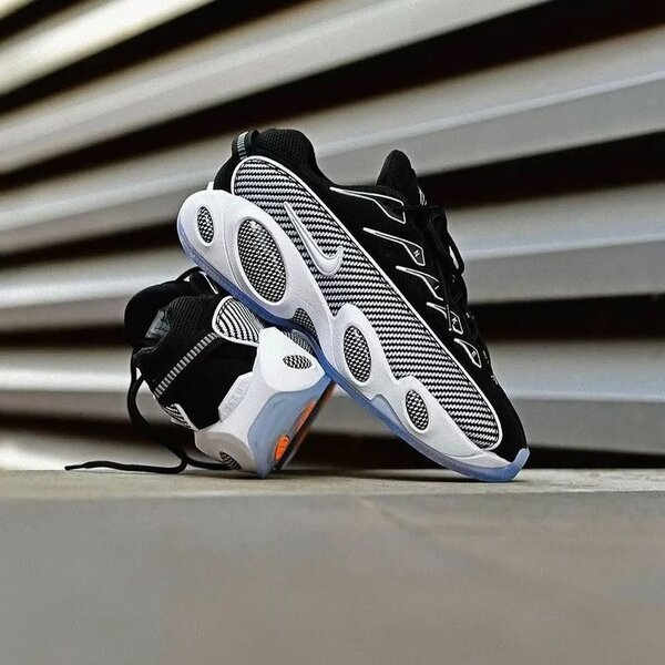 Nike nocta glide Blanc/Noir