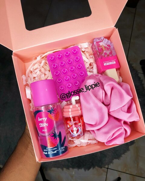 Love Goodies Box with lipglosses