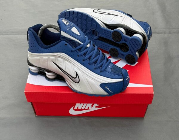 Chaussures Nike Shox bleu et blanc