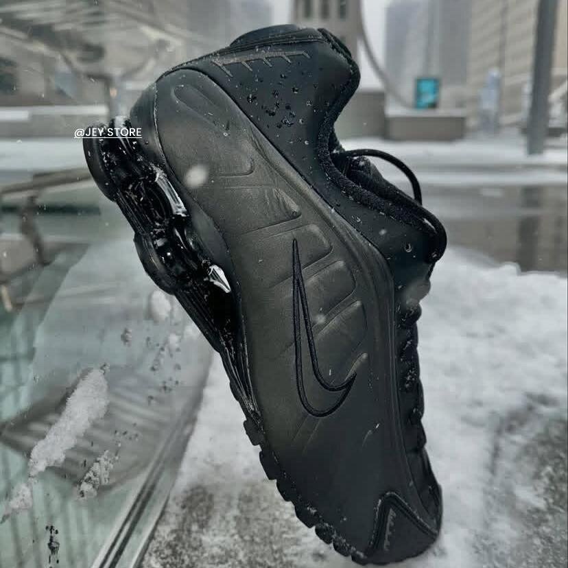 NIKE SHOX R4 TRIPLE BLACK