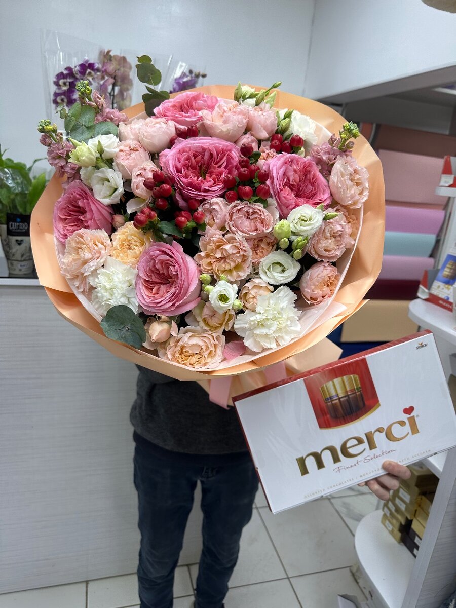 Все цветы срезка( розы , спрей розы , хризантемы)и в горшках