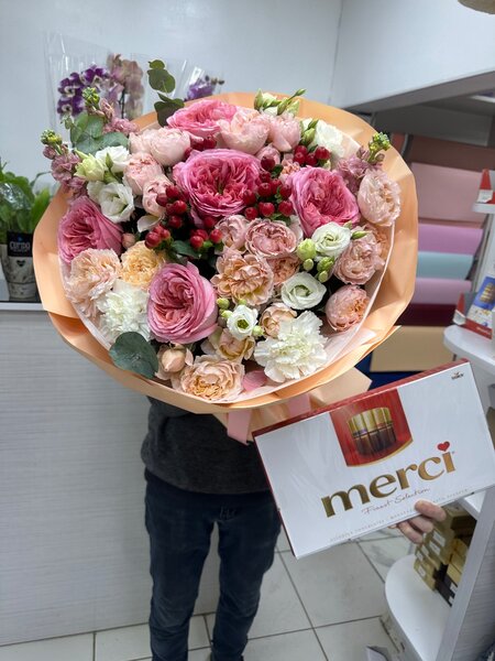 Все цветы срезка( розы , спрей розы , хризантемы)и в горшках