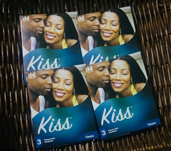 12 Préservatifs( 4 paquets )