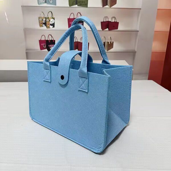 Sac en feutre bleu élégant