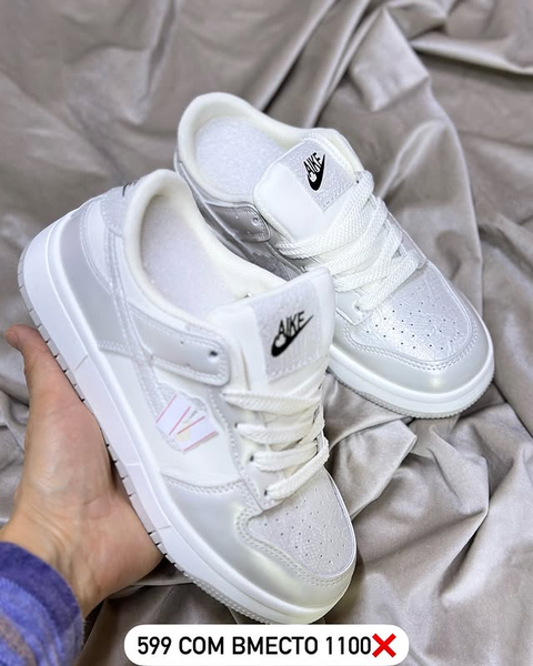 Кроссовки белая